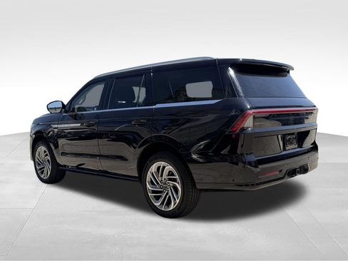 Used 2025 Lincoln Navigator Reserve AWD/4WD image 7