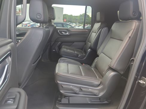 Used 2024 Chevrolet Suburban High Country AWD/4WD image 28