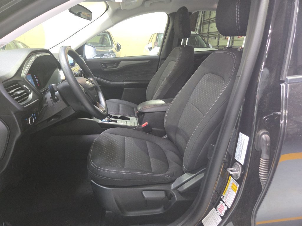 Used 2025 Ford Escape Active AWD/4WD image 3