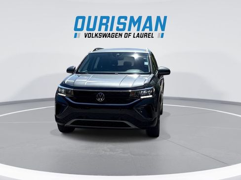 Used 2023 Volkswagen Taos SE w/ Black Wheel Package FWD image 3