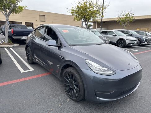 Used 2021 Tesla Model Y Long Range AWD/4WD image 4