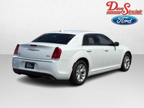 Used 2023 Chrysler 300 Touring RWD image 7