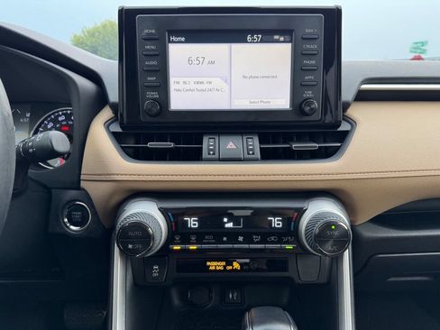 Used 2019 Toyota RAV4 XLE Premium FWD image 2