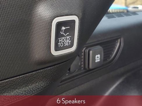 Used 2025 Jeep Grand Cherokee Limited w/ Black Appearance Package image 12