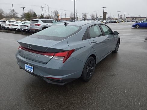 Used 2022 Hyundai Elantra SEL w/ Convenience Package image 6