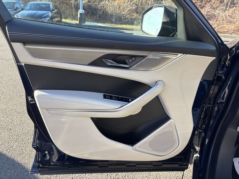 Certified 2025 Jaguar F-PACE R-Dynamic S image 10