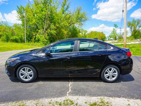 Used 2017 Chevrolet Cruze LT FWD image 6