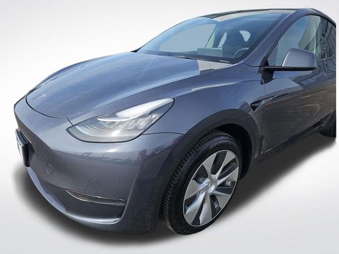 Used 2023 Tesla Model Y Long Range image 17