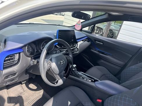 Used 2021 Toyota C-HR XLE FWD image 15