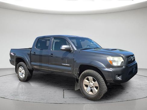 Used 2013 Toyota Tacoma 4x4 Double Cab w/ TRD Sport Pkg image 3