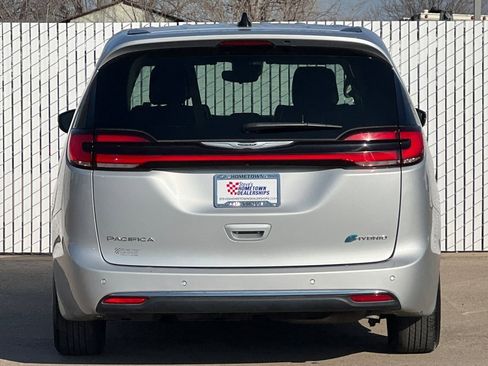 Used 2024 Chrysler Pacifica Select image 5