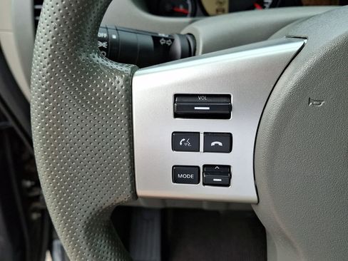 Used 2016 Nissan Frontier SV AWD/4WD image 21