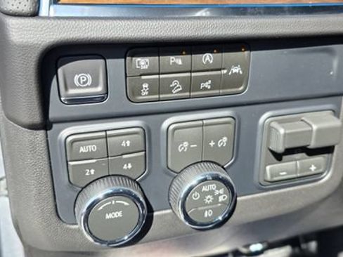 New 2026 Chevrolet Tahoe High Country w/ Sun And Tow Package AWD/4WD image 19