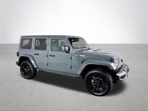Certified 2025 Jeep Wrangler Unlimited Sahara w/ Safety Group AWD/4WD image 5