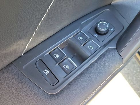 Certified 2023 Volkswagen Tiguan SE R-Line FWD image 14