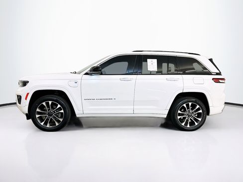 Used 2022 Jeep Grand Cherokee Overland w/ Advanced Protech Group III AWD/4WD image 4