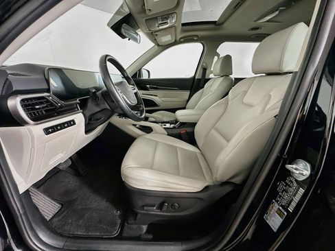 Used 2025 Kia Telluride S FWD image 13