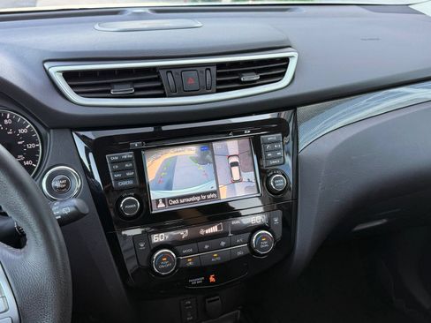 Used 2016 Nissan Rogue SL w/ SL Premium Package AWD/4WD image 38