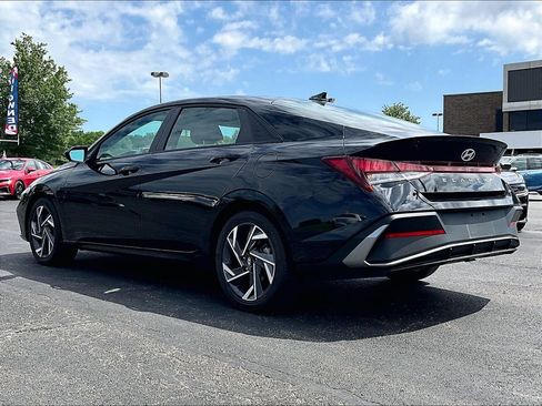 Used 2025 Hyundai Elantra Sport FWD image 4