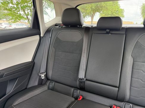 Used 2025 Volkswagen Taos SE image 40