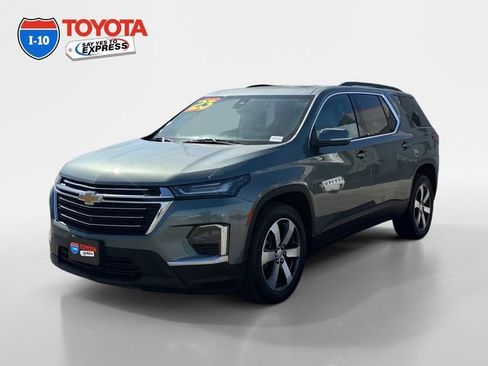 Used 2023 Chevrolet Traverse LT w/ LT Premium Package AWD/4WD image 1