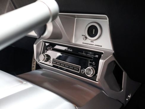 Used 2005 Ford GT RWD image 31