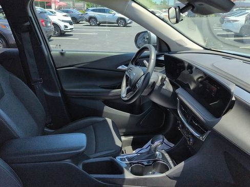 Used 2025 Buick Encore GX Preferred AWD/4WD image 10