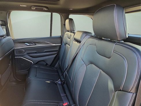 New 2026 Jeep Grand Cherokee Limited w/ Luxury Tech Group II image 10