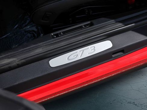 Used 2018 Porsche 911 GT3 RWD image 11