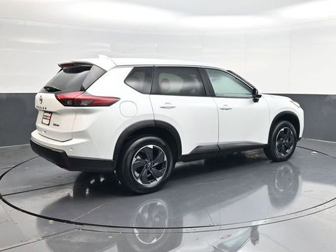 Used 2024 Nissan Rogue SV AWD/4WD image 3