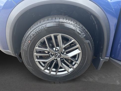 Used 2023 Nissan Rogue S image 12