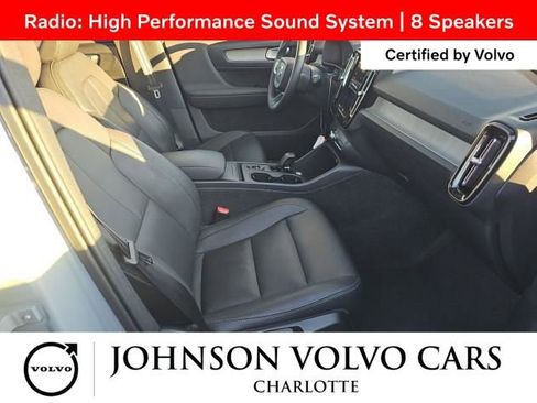 Certified 2025 Volvo XC40 B5 Core image 4