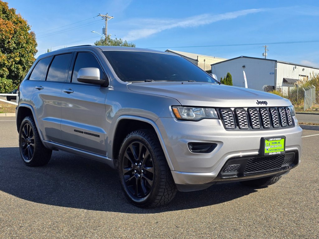 Used 2019 Jeep Grand Cherokee Altitude AWD/4WD image 7