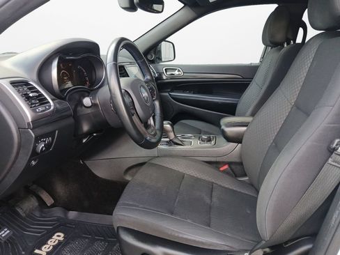 Used 2019 Jeep Grand Cherokee Laredo AWD/4WD image 19