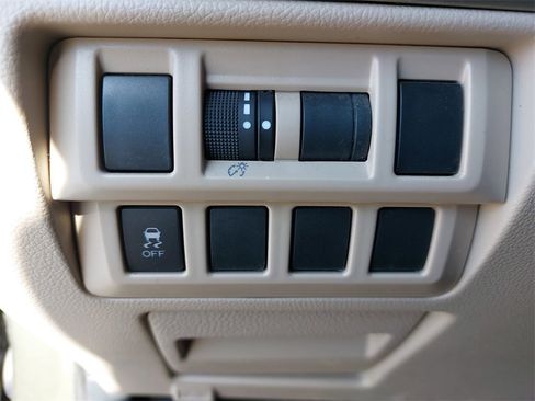 Used 2017 Subaru Outback 2.5i Premium image 22