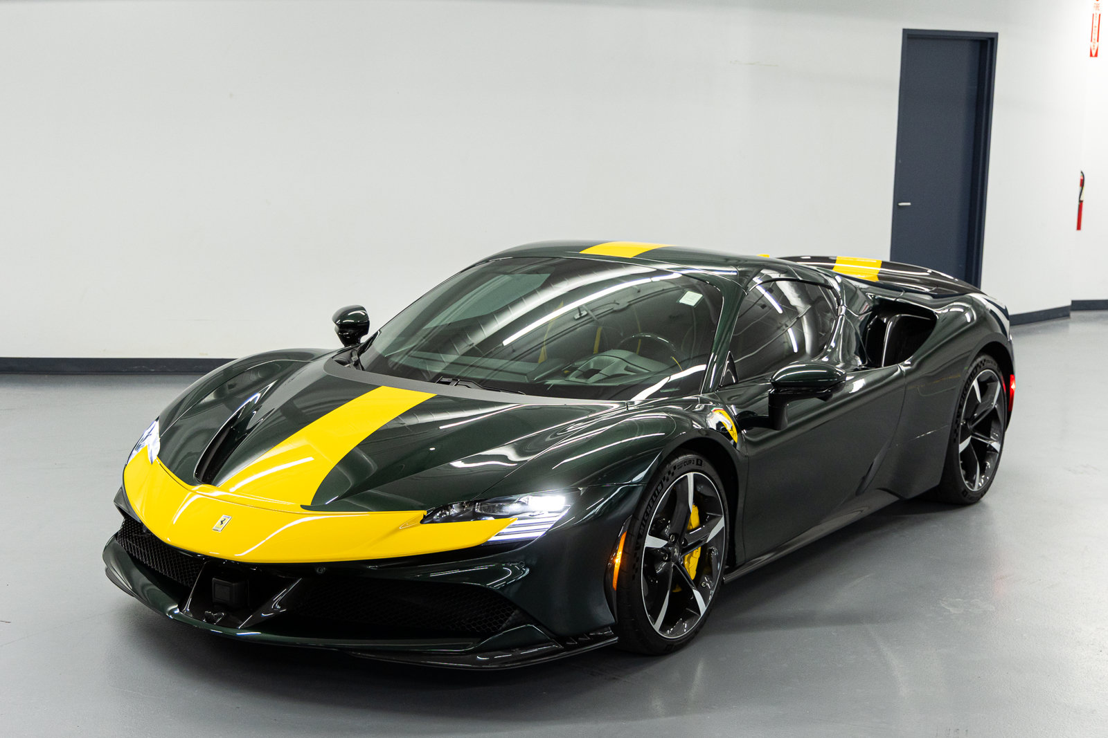 Used 2025 Ferrari SF90 Spider AWD/4WD image 18