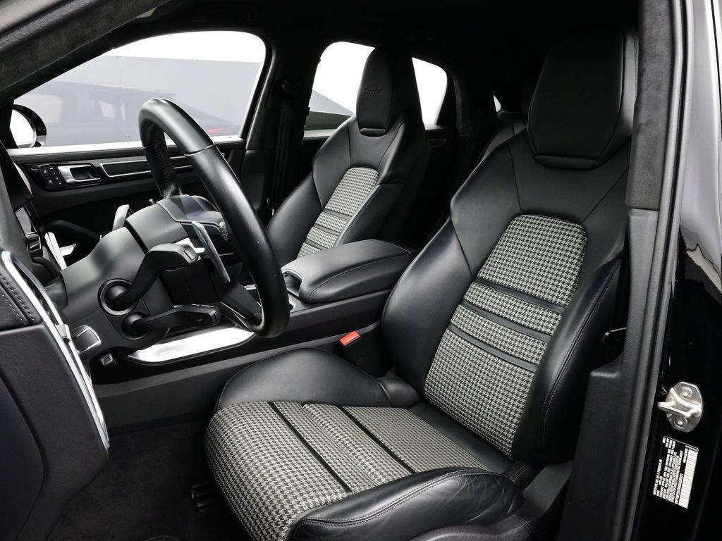 Certified 2022 Porsche Cayenne Turbo AWD/4WD image 5