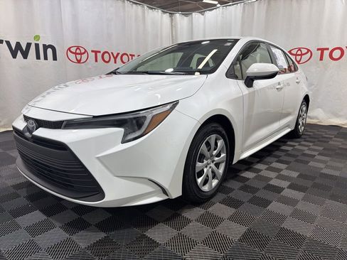 Used 2024 Toyota Corolla LE image 3