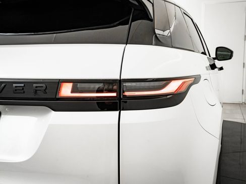 Used 2024 Land Rover Range Rover Evoque S image 9