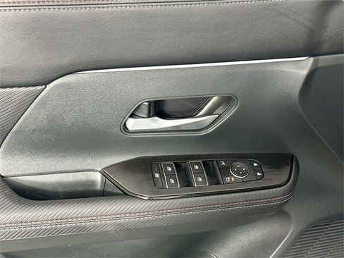 Used 2025 Nissan Kicks SR image 21