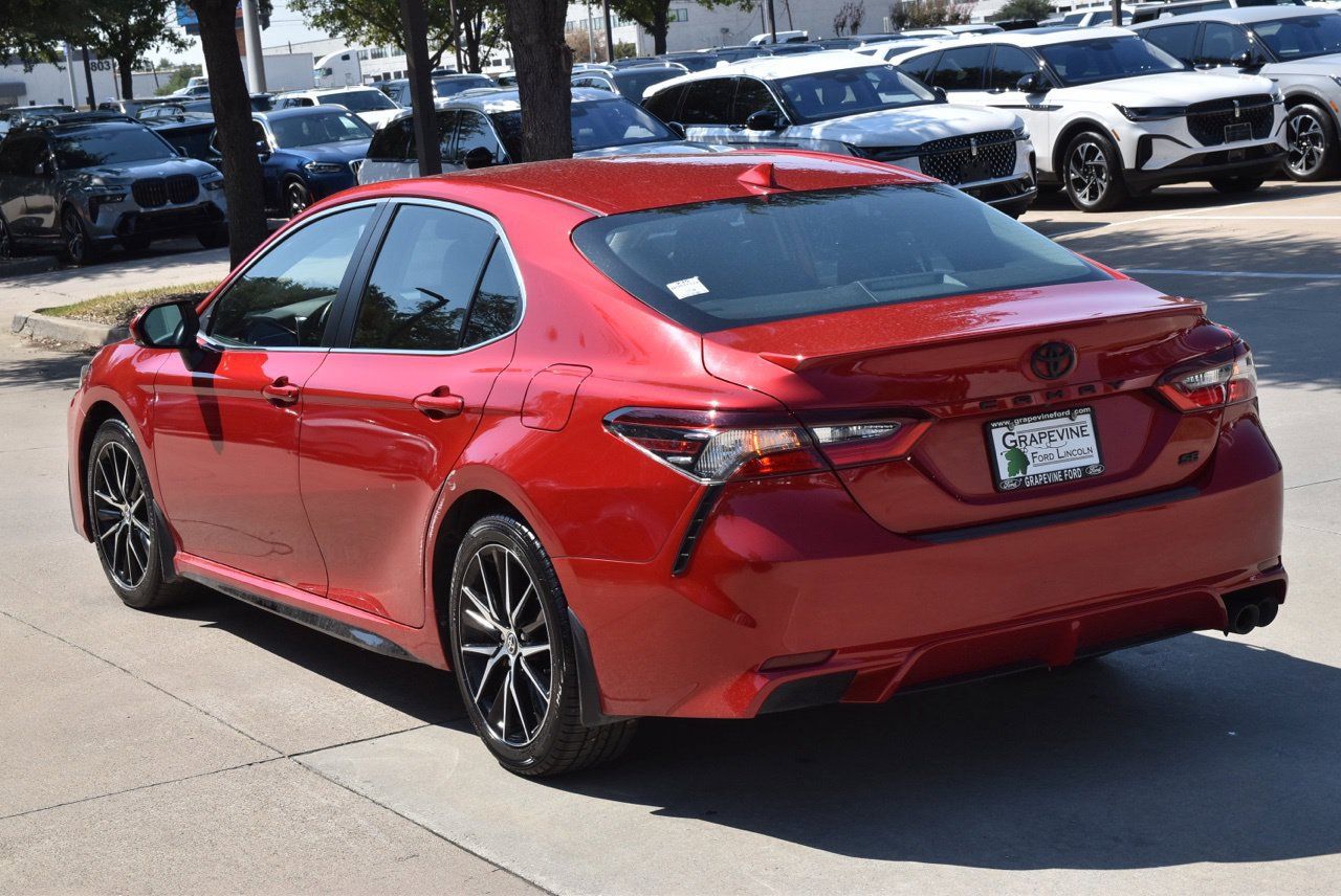 Used 2022 Toyota Camry SE w/ Convenience Package FWD image 10