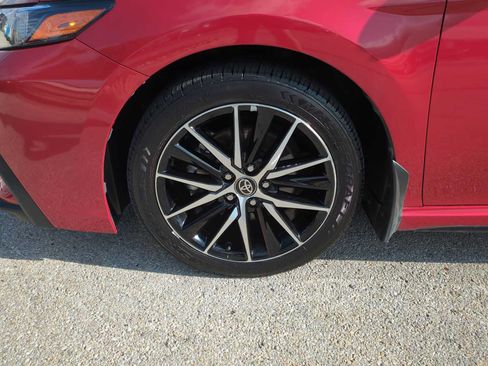 Used 2024 Toyota Camry SE image 31