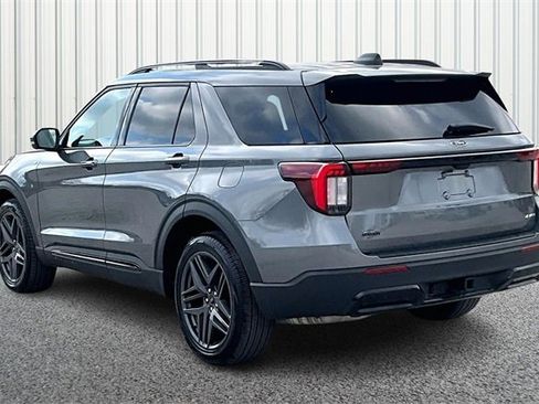 Used 2025 Ford Explorer ST-Line w/ ST-Line Street Pack image 11