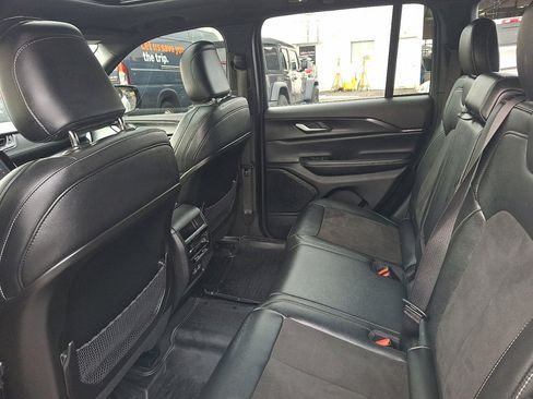 Used 2023 Jeep Grand Cherokee Altitude image 19