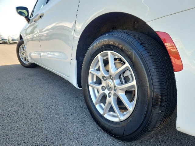 Used 2025 Chrysler Pacifica Select FWD image 18