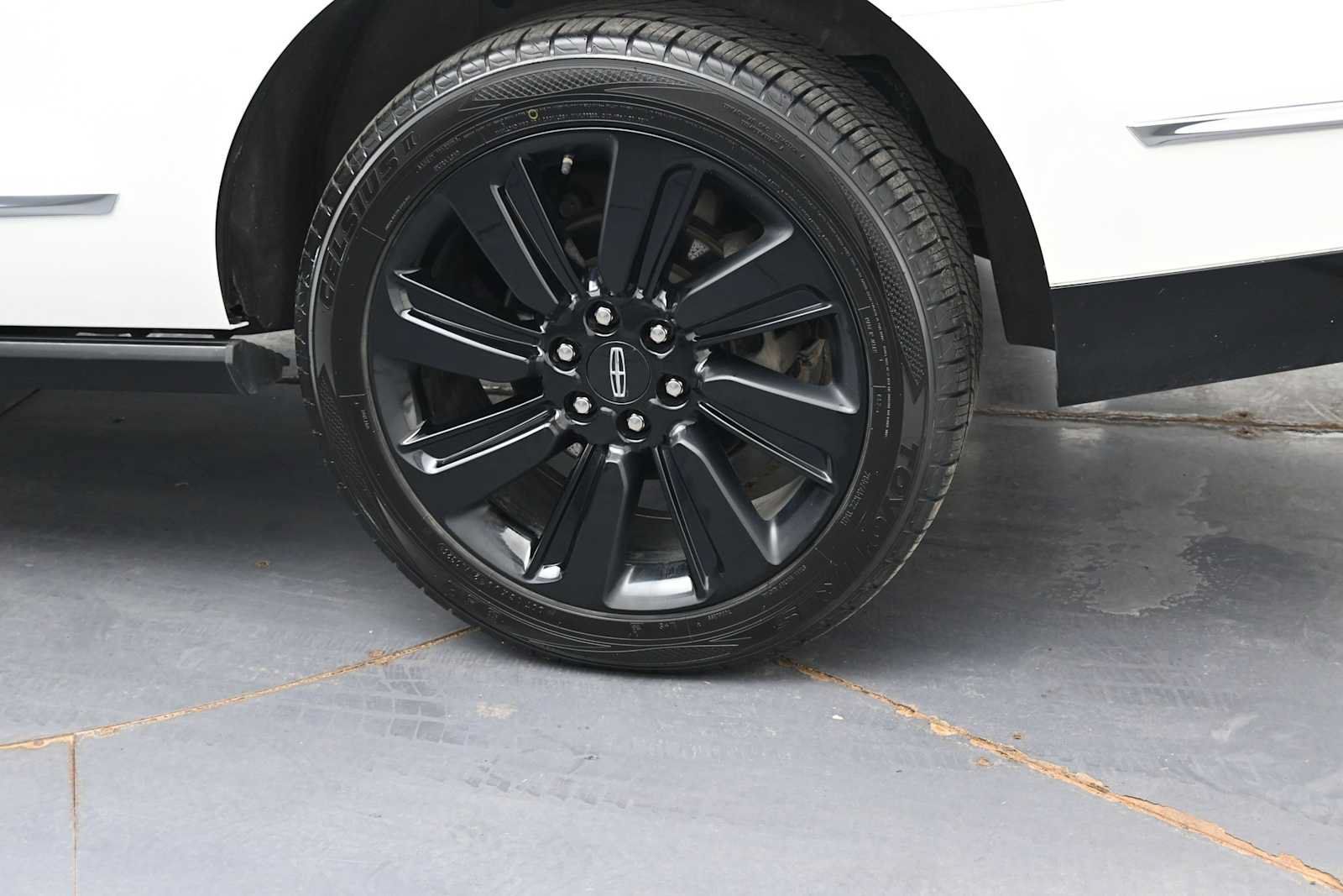 Used 2023 Lincoln Navigator Reserve AWD/4WD image 5