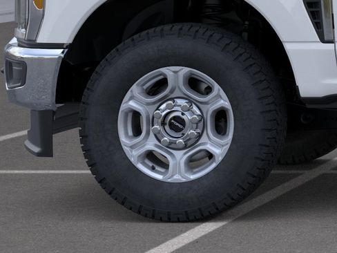 New 2026 Ford F250 XLT w/ FX4 Off-Road Package AWD/4WD image 19