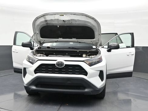 Used 2020 Toyota RAV4 LE FWD image 33