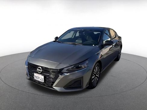 Used 2025 Nissan Altima 2.5 SV image 7