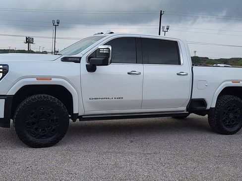 Used 2024 GMC Sierra 2500 Denali Ultimate image 4